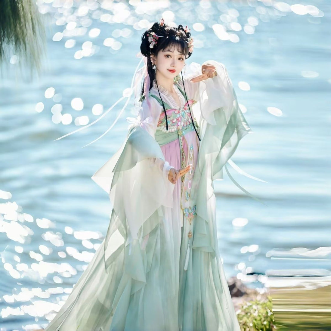 Soft Reflections on Water: The Gentle Elegance of Mint Green Hanfu